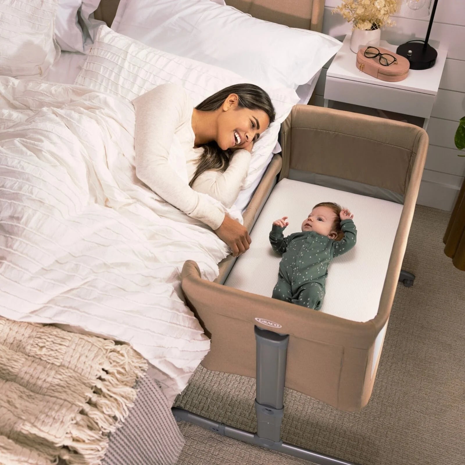 Graco Sweet2Sleep Bedside Crib - Oatmeal - ebebek - Black Friday