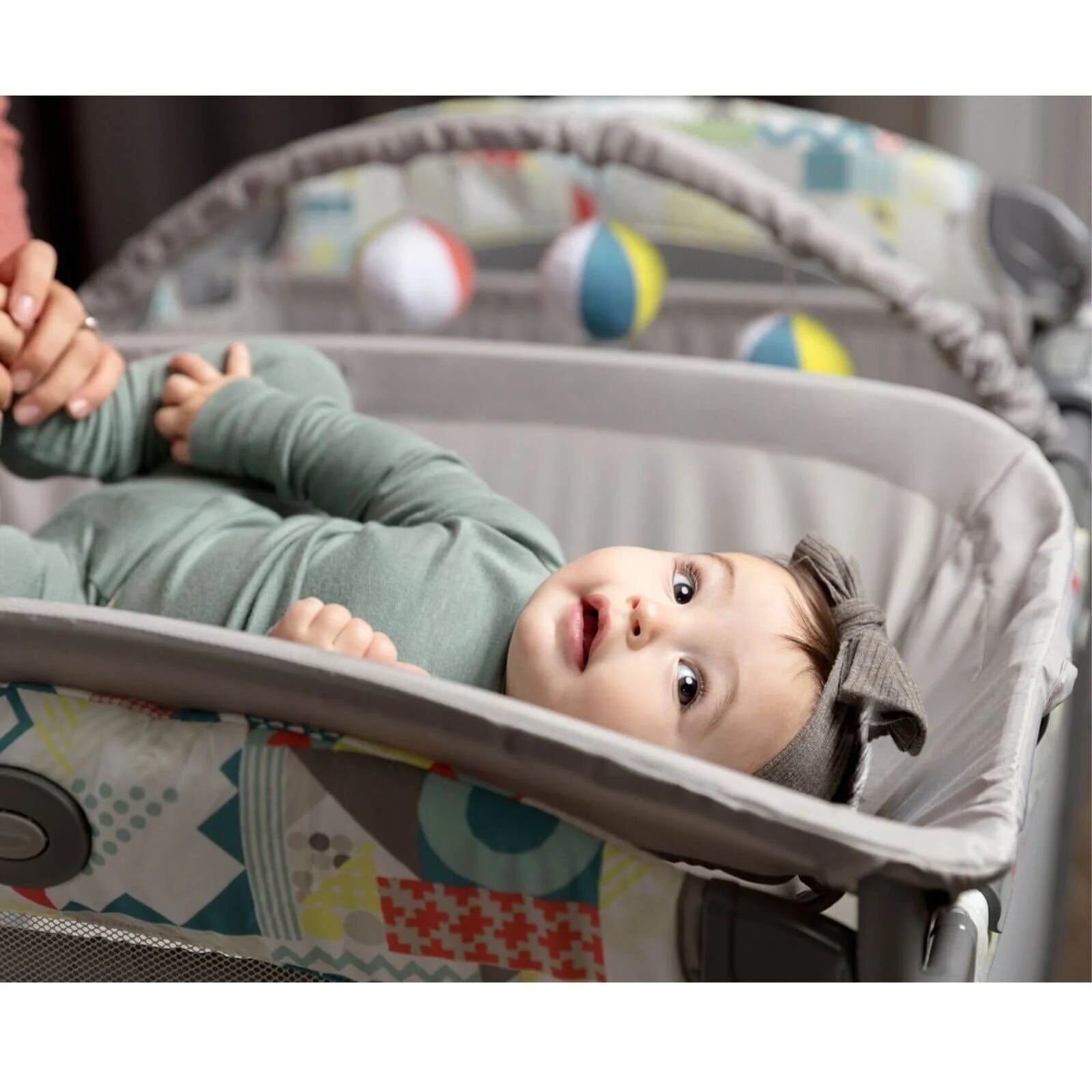 Graco Contour Electra Bassinet Travel Cot with Changing Table - Little Adventures - ebebek - Black Friday