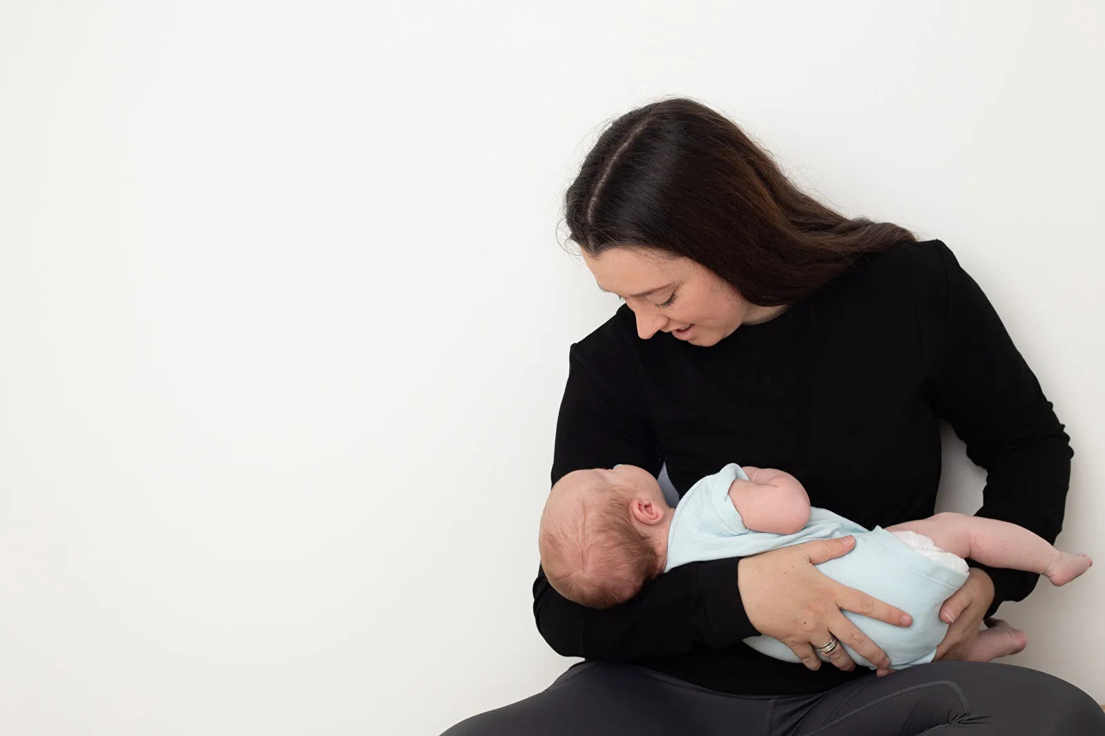 Latched Nursing Crew Sweatshirt - Black - ebebek - Black Friday