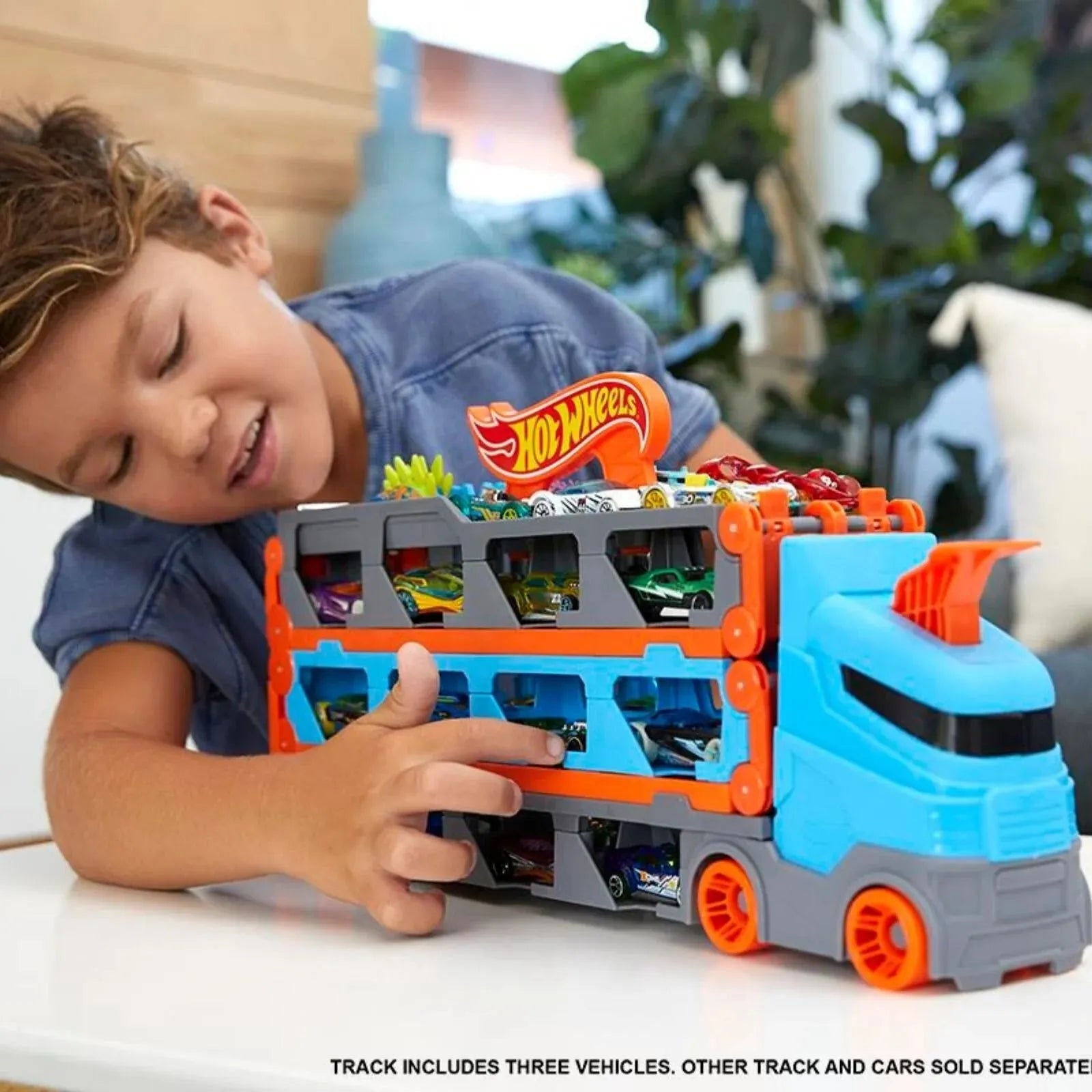 Hot Wheels City Speedway Hauler - ebebek - Black Friday