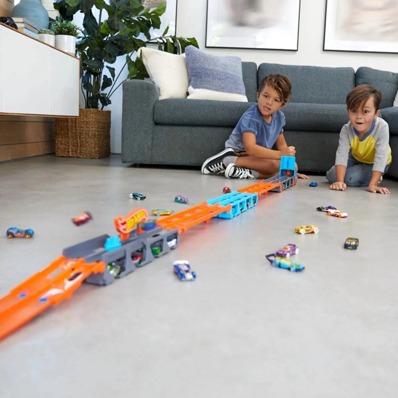 Hot Wheels City Speedway Hauler - ebebek - Black Friday