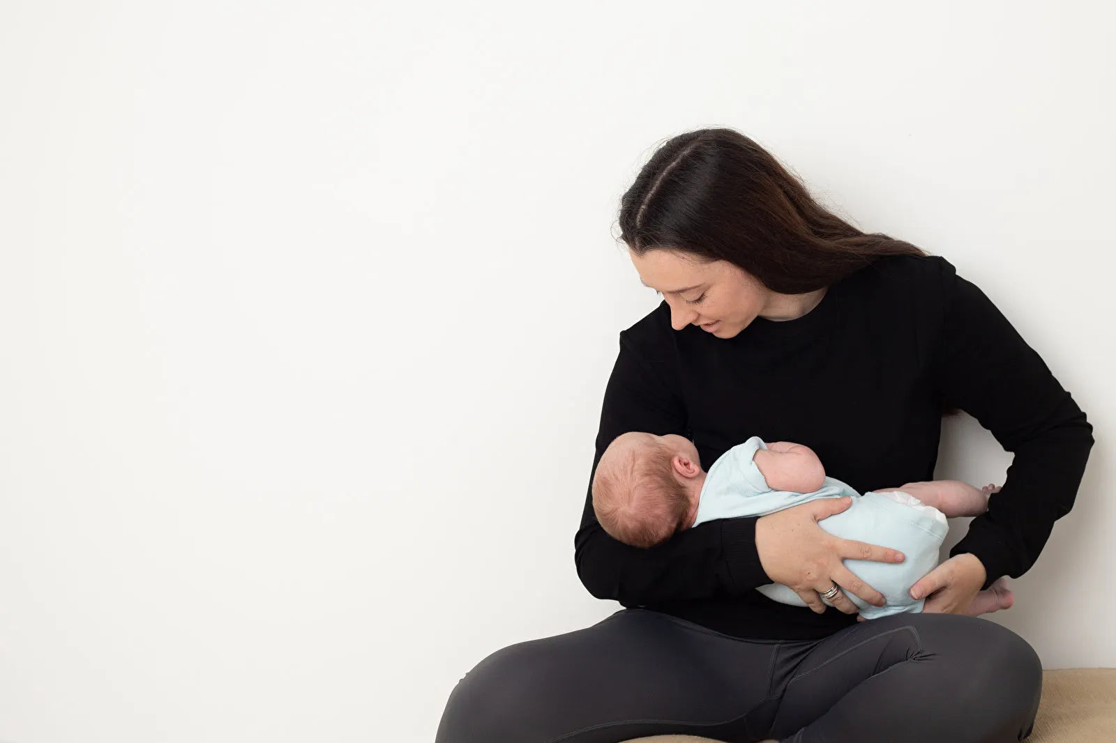 Latched Nursing Crew Sweatshirt - Black - ebebek - Black Friday