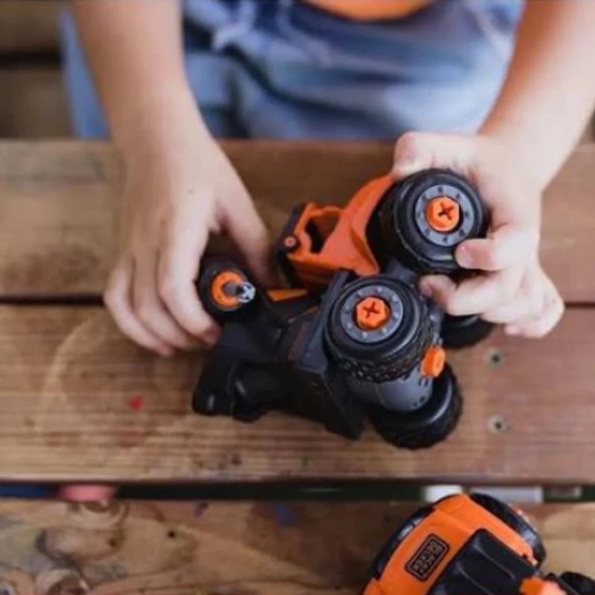 Black & Decker Excavator Truck - ebebek