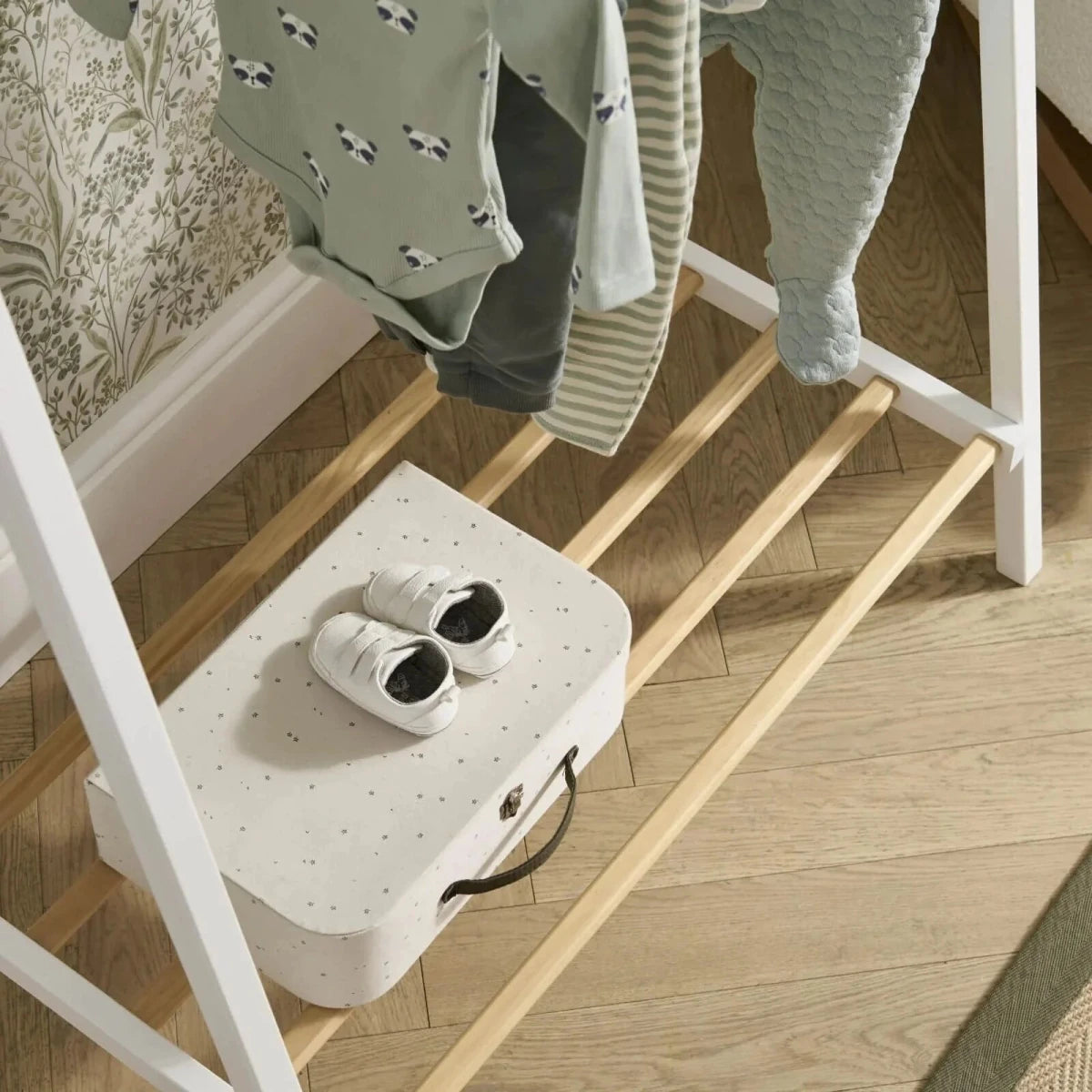 CuddleCo Nola Clothes Rail - White & Natural - ebebek