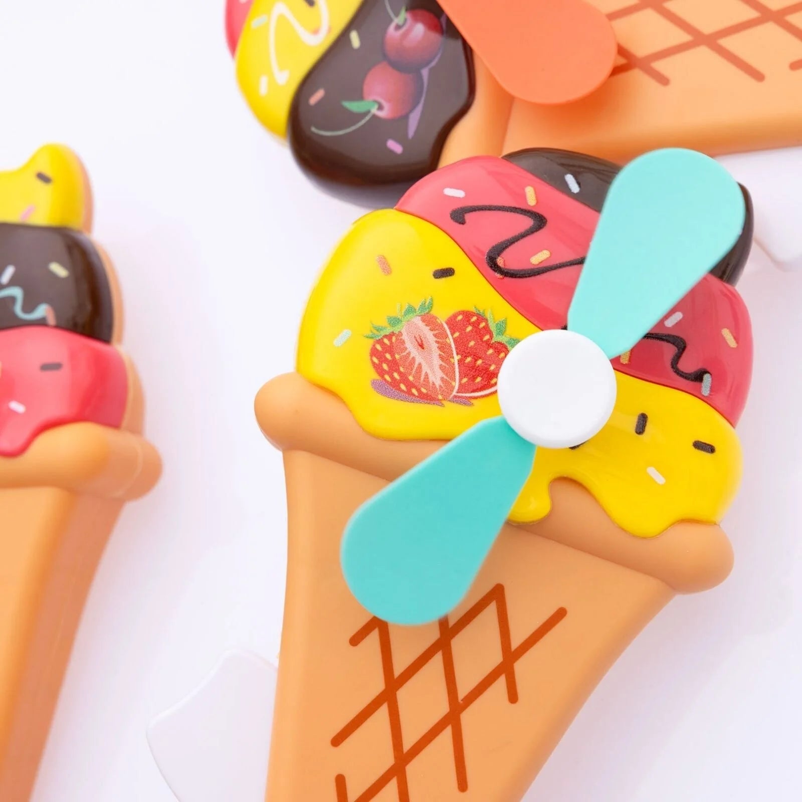 HZTB Ice Cream Big Hand Fan Assorted - HZTB - ebebek